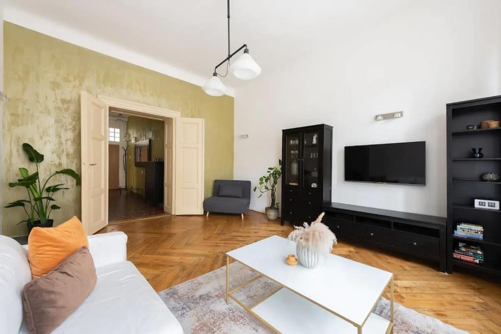 Spacious Apartment With Balcony At Wenceslas Sq Praha Exteriér fotografie
