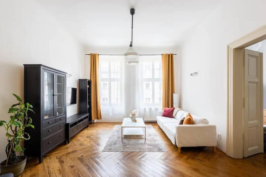 Spacious Apartment With Balcony At Wenceslas Sq Praha Exteriér fotografie